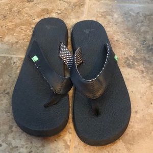 Sanuk Flip Flops